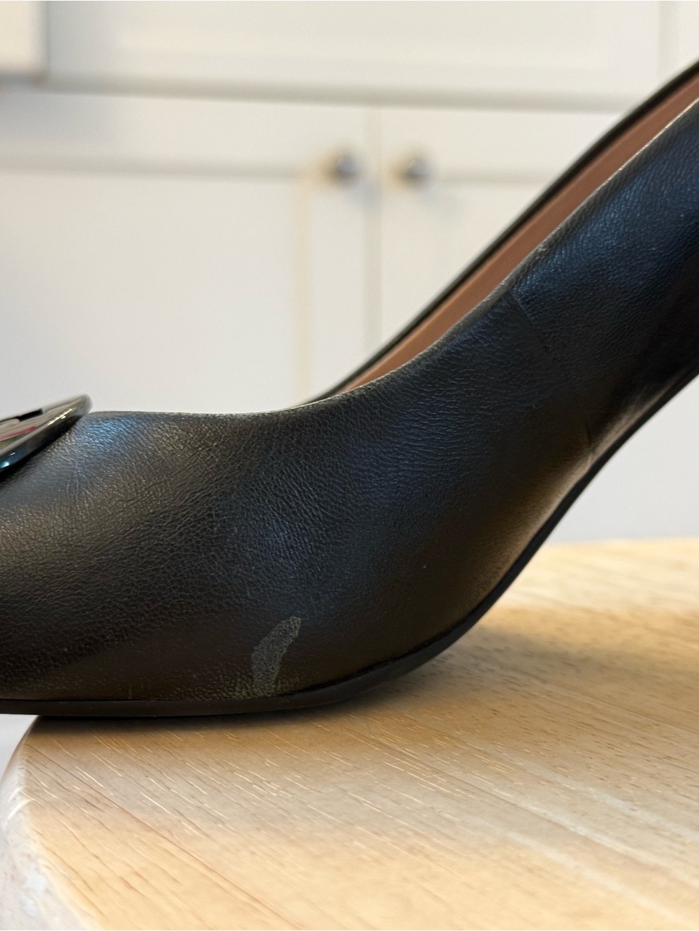 Tory Burch Black Leather Logo Round-Toe Pumps - Picture 3 of 5